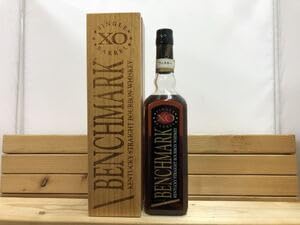 Amazon.co.jp: ベンチマーク シングルバレル XO バーボン ウイスキー